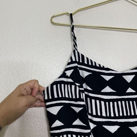 Old Navy Dress Large Black White Geo Aztec Sundress Sleeveless Fit Flare Casual - Picture 2 of 12